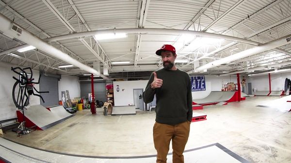 Andrew Schrock - Hide-and-Seek in the Skatepark / Screaming Chicken Blindfolded Challenge