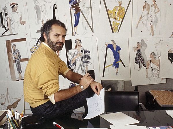 Discovering Fashion - Versace