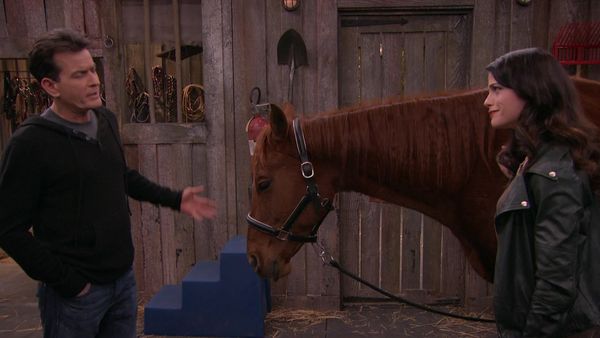 Terapia con Charlie - Charlie y Kate montan a caballo