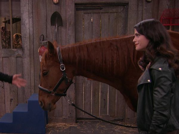 Terapia con Charlie - Charlie y Kate montan a caballo