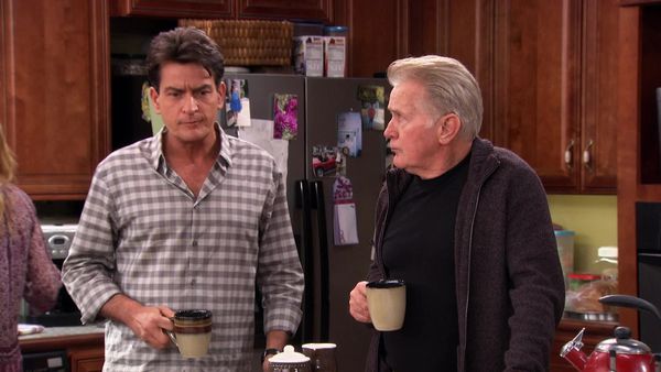 Terapia con Charlie - Charlie, Kate y Jen se ponen románticos