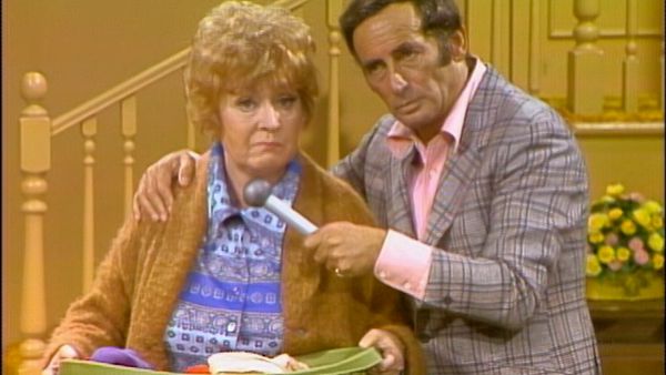 The Best of the Dean Martin Show - Joey Bishop, Leonard Barr, Flip Wilson (11/18/1971)