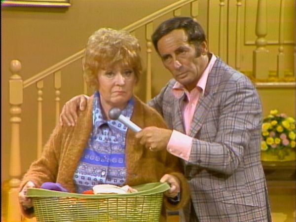 The Best of the Dean Martin Show - Joey Bishop, Leonard Barr, Flip Wilson (11/18/1971)