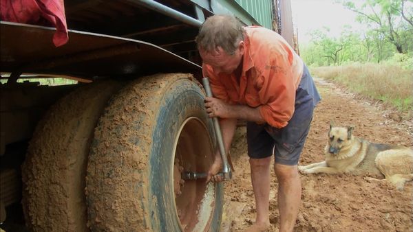 Outback Truckers - Veteran Roads and New Routes