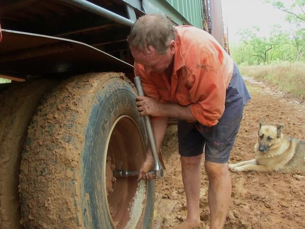 Outback Truckers - Veteran Roads and New Routes