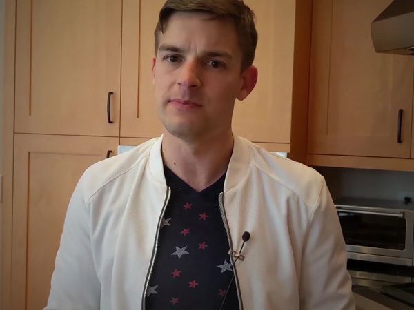 Food Theory - Testing the McDonald's McFlurry Cake!