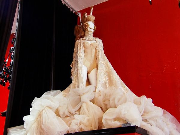David Tutera Unveiled - Nik and Shayne's Immaculate Reception