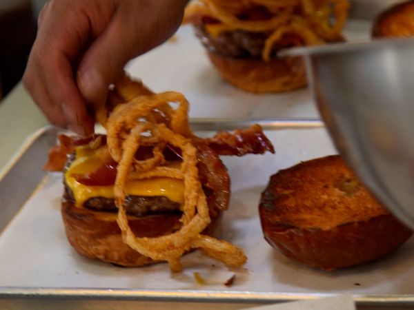 Best In Chow - Burger Wars: Hollywood