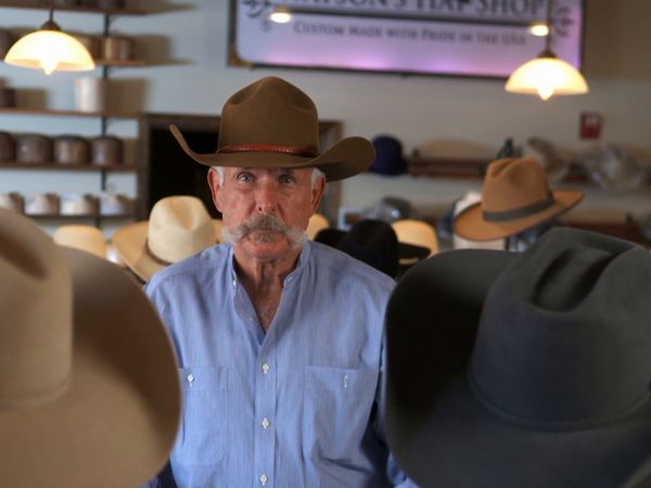 América Artesanal - Pianos, Chapéus de Cowboy, Cafeteiras de Lata