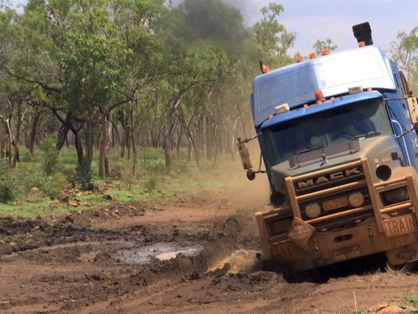 Outback Truckers - Mudbound Mission
