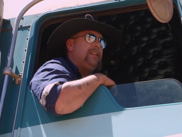Outback Truckers - Spanning the Divide