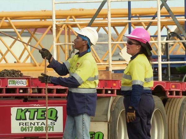 Outback Truckers - In the Hot Seat