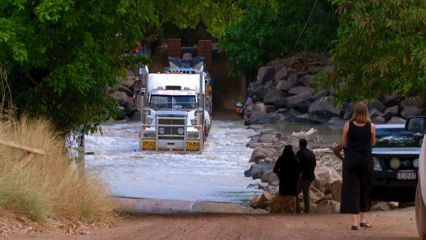 Outback Truckers - Croc-Crossing and Water Drilling