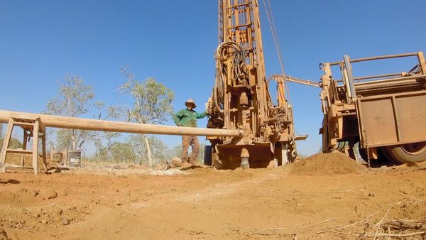 Outback Truckers - Dry Season Dilemma