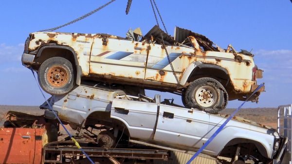 Outback Truckers - Beyond Limits: Wreckers and Equipment Trouble