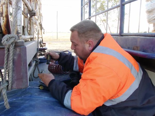 Outback Truckers - High-Stakes Hauls