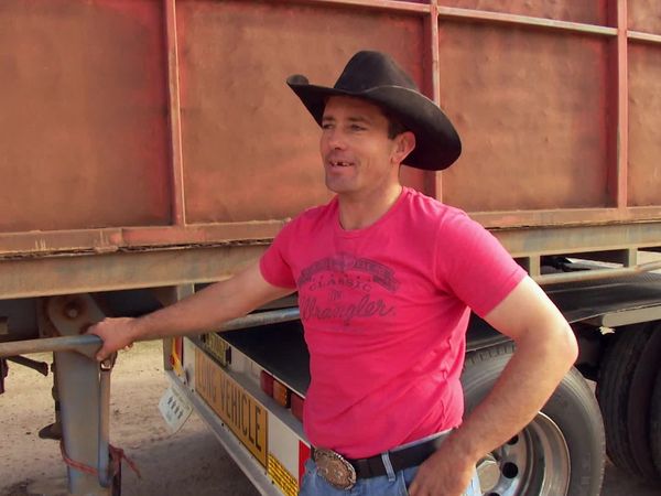 Outback Truckers - Trouble with Bulls and Bees