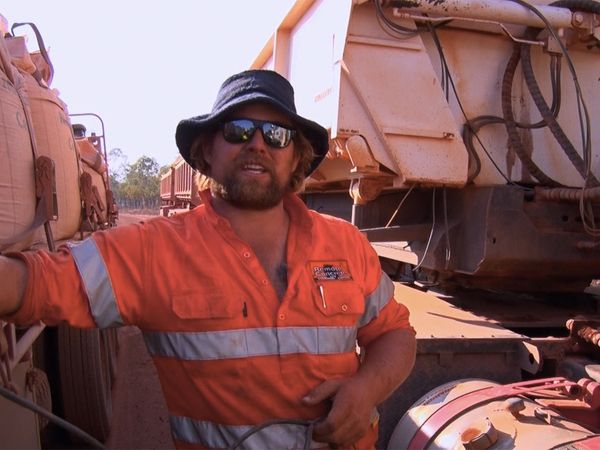 Outback Truckers - Desert Island Delivery