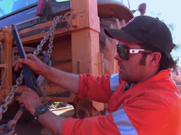 Outback Truckers - Roadblocks and Deep Water