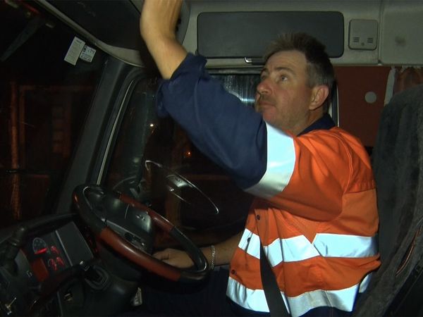 Outback Truckers - Urban Halt and Antique Hustle