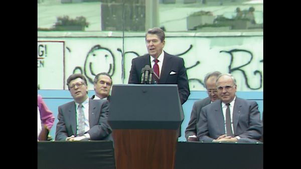 Brilla ahora - El Muro de Berlín revisitado
