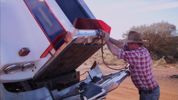 Outback Truckers - Double Dose of Trouble