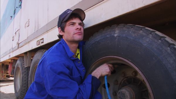 Outback Truckers - Desert Dash Disaster