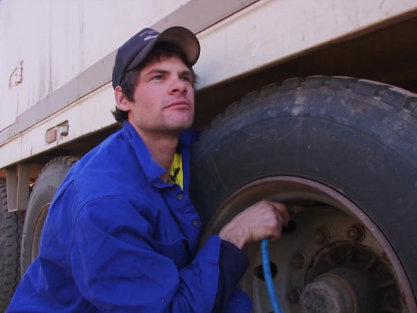 Outback Truckers - Desert Dash Disaster
