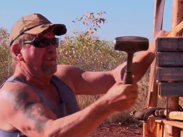 Outback Truckers - Struggles in the Wind