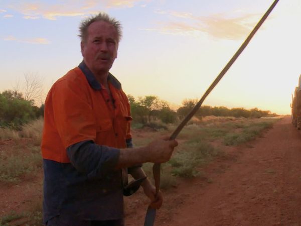 Outback Truckers - Climbing the Divide