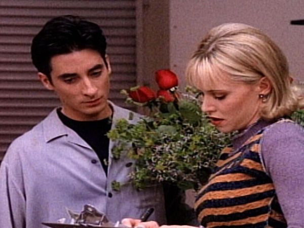 Melrose Place - Eles Atiram em Mâes, Não?
