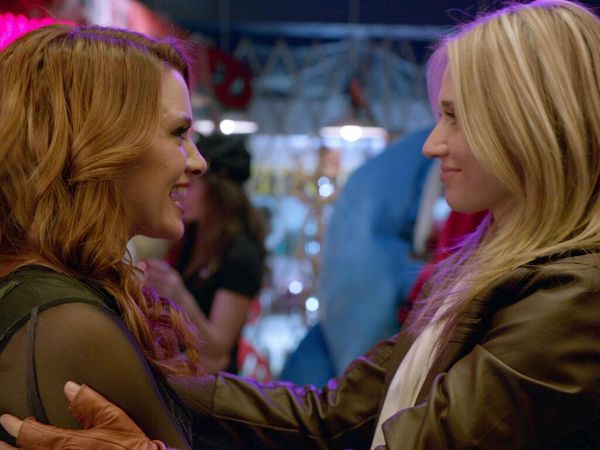 Faking It - Muertas de miedo