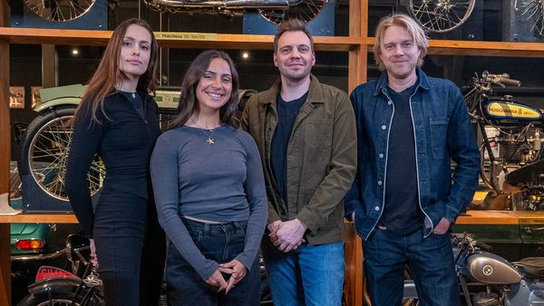 Asfalten Kalder - Kvinder på MC