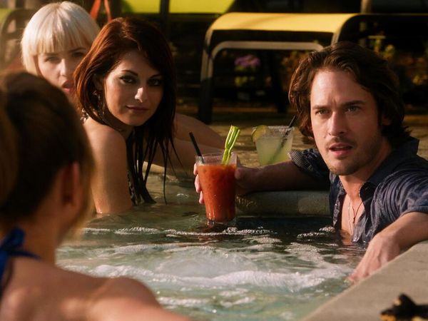 90210 - No Hay Buenas Acciones