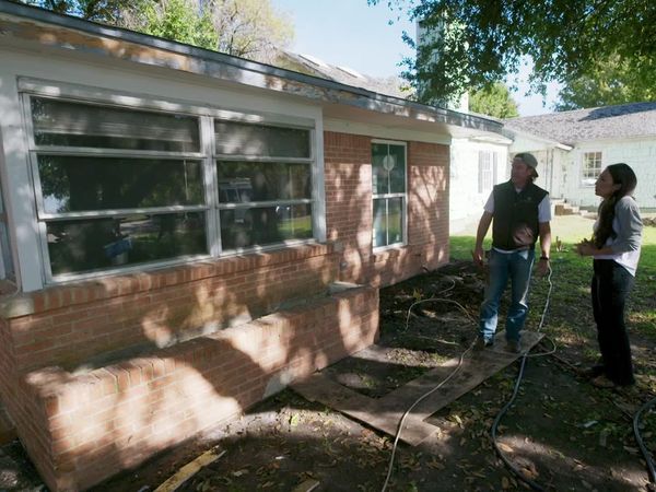 Fixer Upper: Welcome Home - Modern Take on Old-world Charm