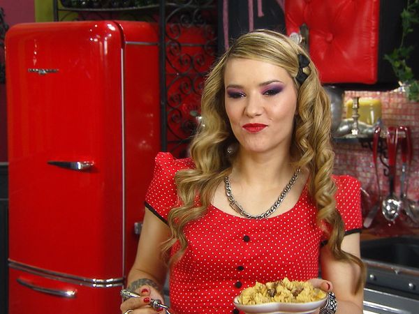 Bitchin' Kitchen - The Dish on Dating