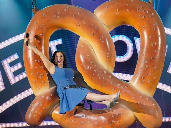 Crazy Ex-Girlfriend - Yes, it's Really Us Singing. The Crazy-Ex Girlfriend Concert Special!