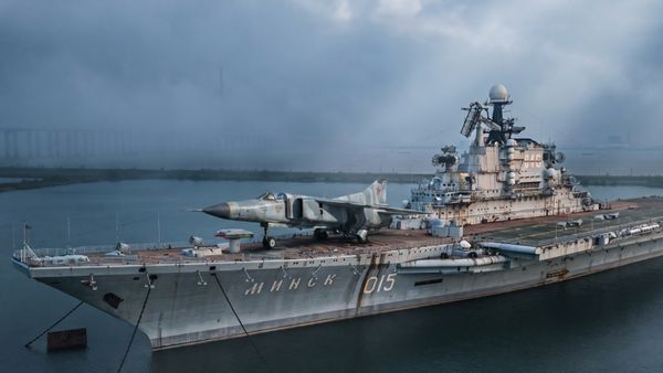 Exploring the Unbeaten Path - Crazy solo mission to an abandoned Soviet aircraft carrier