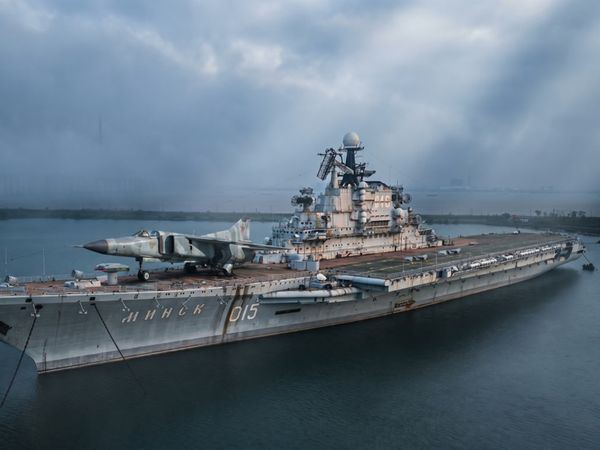 Exploring the Unbeaten Path - Crazy solo mission to an abandoned Soviet aircraft carrier