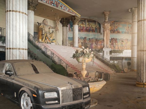 Exploring the Unbeaten Path - Exploring an Abandoned 5-star Casino Hotel