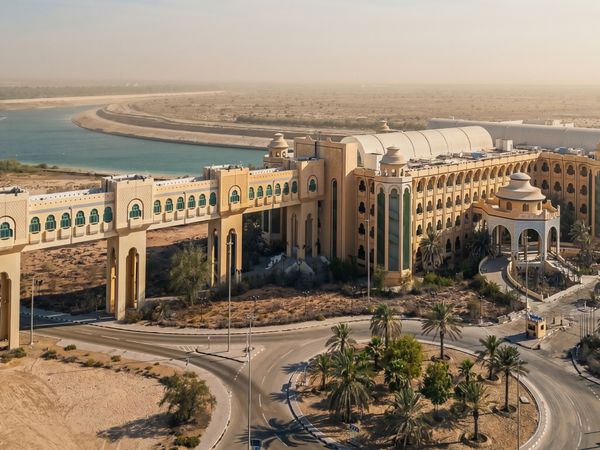 Exploring the Unbeaten Path - Discovered an Abandoned Luxury Hotel in Dubai