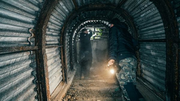 Exploring with Fighters - 200 Feet Under