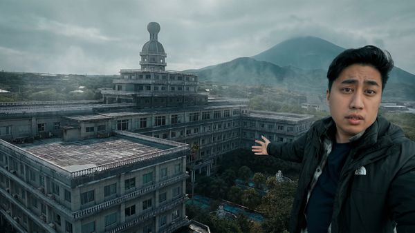 Steve Ronin - Abandoned Millionaires Royal Hotel with Cars and Everything Inside