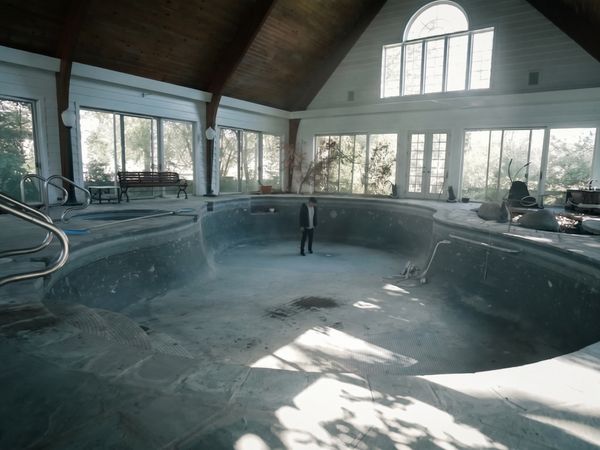 Steve Ronin - This Abandoned Mansion Still Had Jewelry Locked Inside