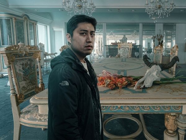 Steve Ronin - Abandoned Japanese Billionaire's Mansion with $1,000,000 Art Collection