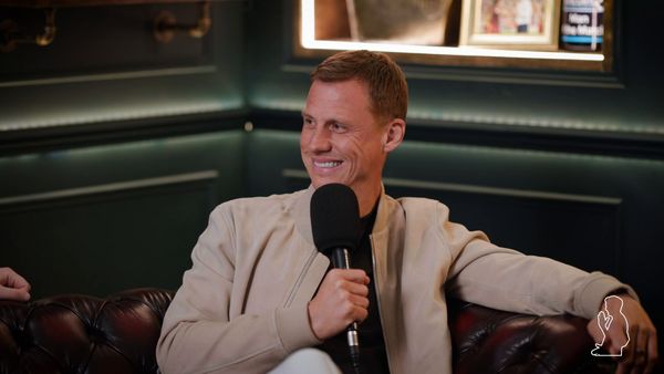 That Peter Crouch Podcast - ‘Why do Fans Turn on their Heroes?!' - The TRUTH about loyalty in football’