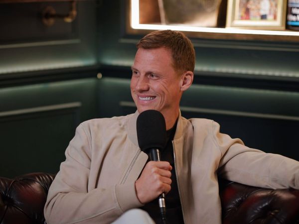 That Peter Crouch Podcast - ‘Why do Fans Turn on their Heroes?!' - The TRUTH about loyalty in football’