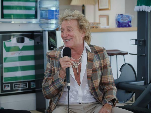 That Peter Crouch Podcast - Rod Stewart's Glastonbury EXCLUSIVE and Elton's MULTI-MILLION Dollar Gift!