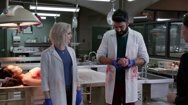 iZombie - Pour Some Sugar, Zombie