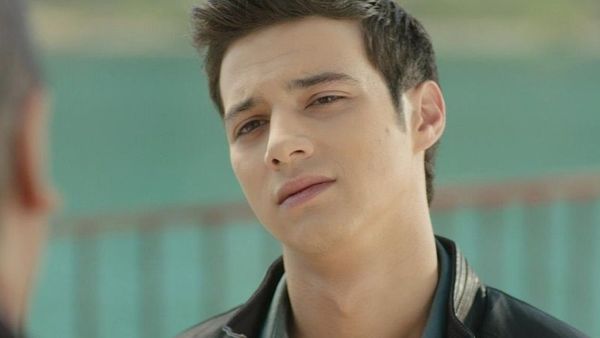Karagül – Black Rose - Episode 8